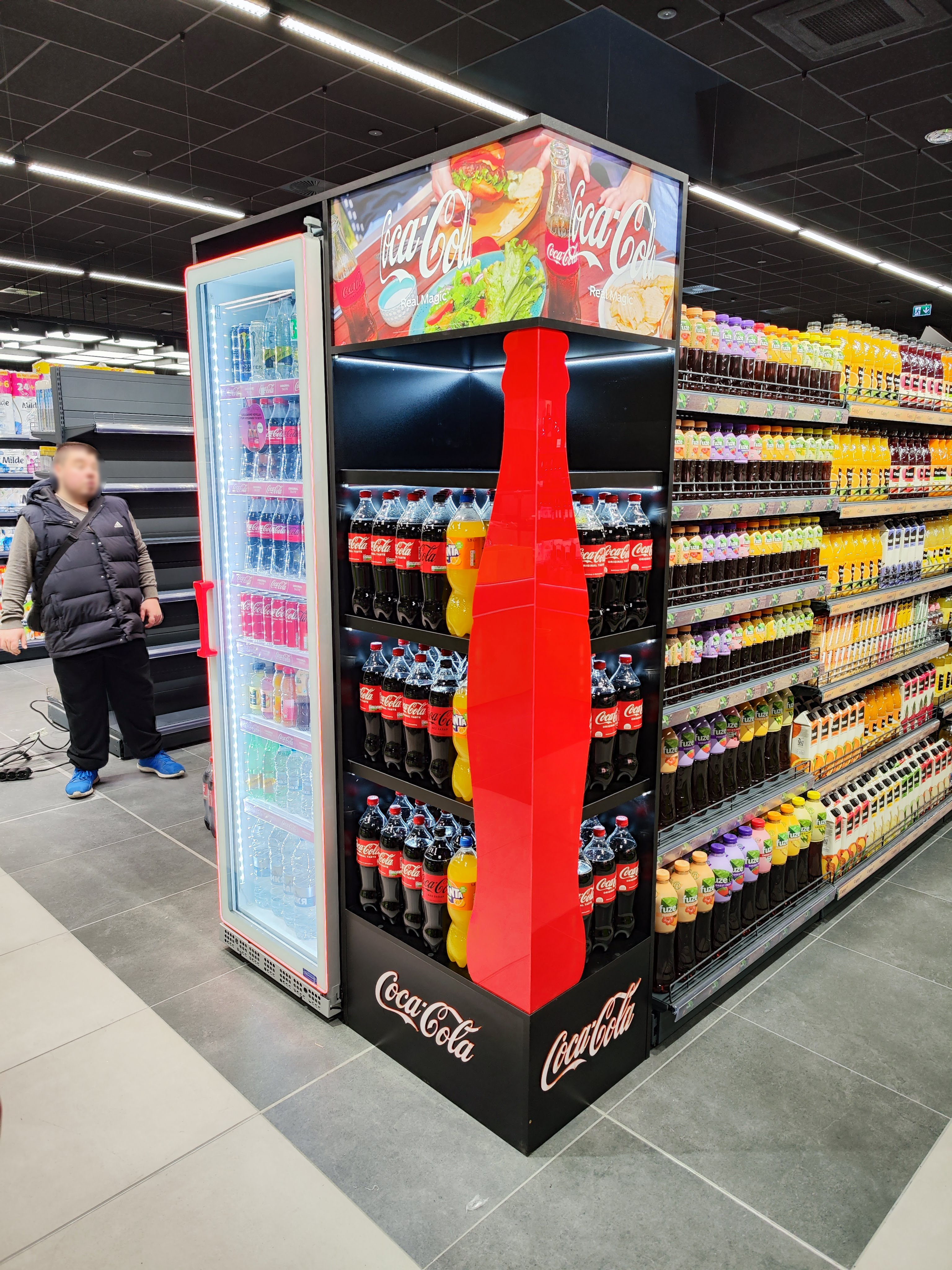 Стелаж с хладилник Coca Cola